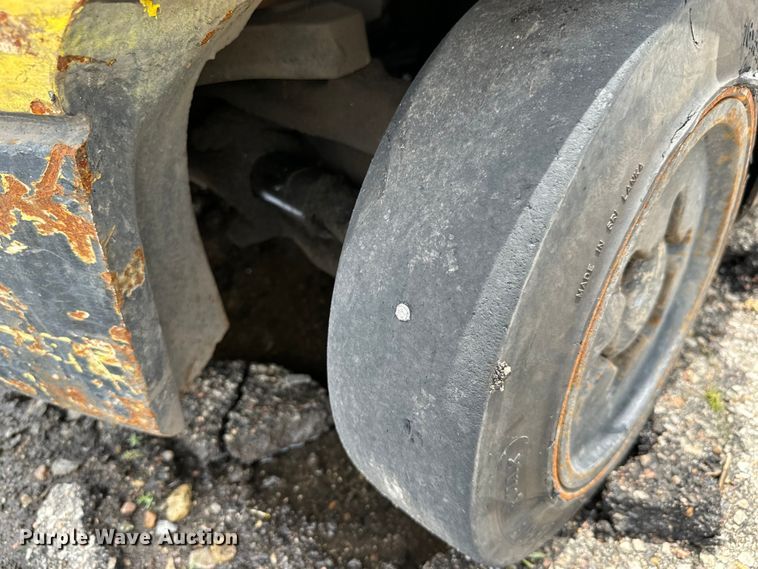 image for item NL9900 Hyster S40XM forklift