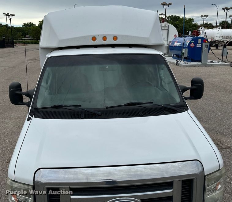 image for item NL9901 2010 Ford E350 Super Duty utility van