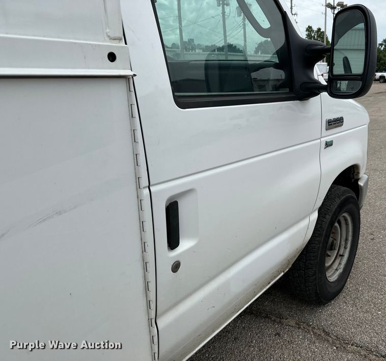 image for item NL9901 2010 Ford E350 Super Duty utility van
