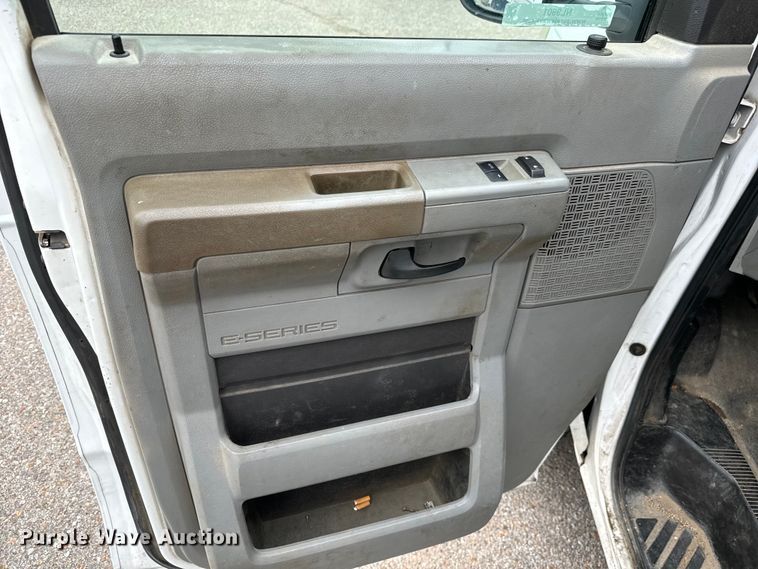image for item NL9901 2010 Ford E350 Super Duty utility van