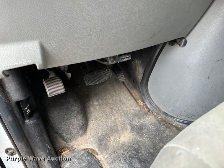 image for item NL9901 2010 Ford E350 Super Duty utility van