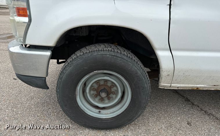 image for item NL9901 2010 Ford E350 Super Duty utility van