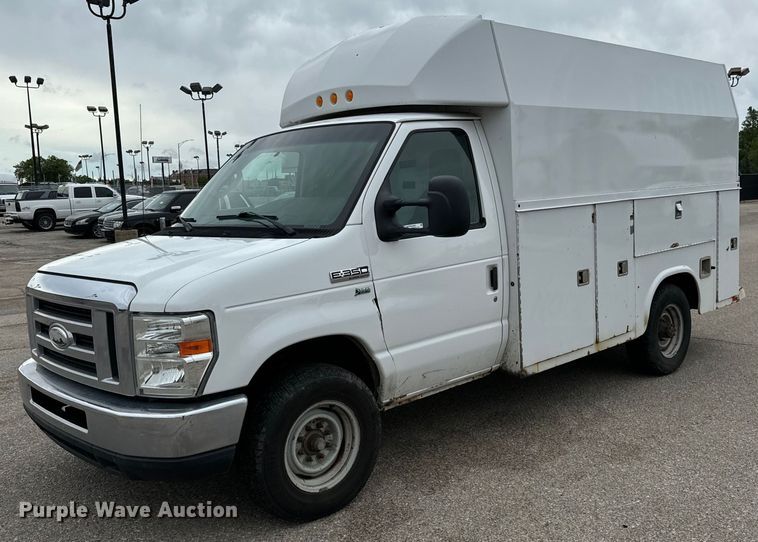 image for item NL9905 2011 Ford E350 Super Duty utility van