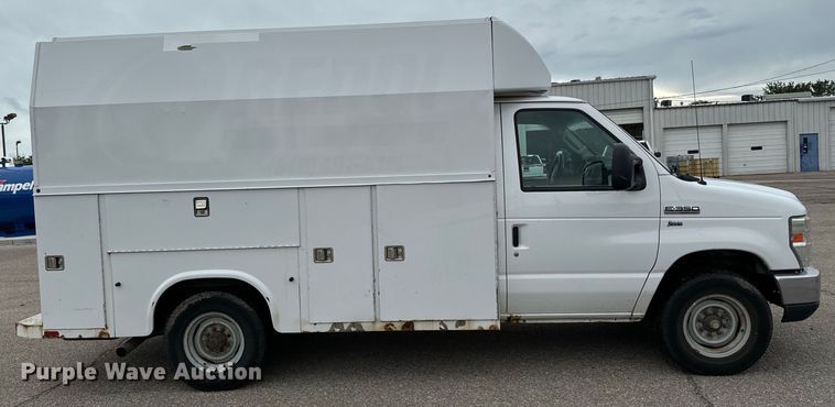 image for item NL9905 2011 Ford E350 Super Duty utility van