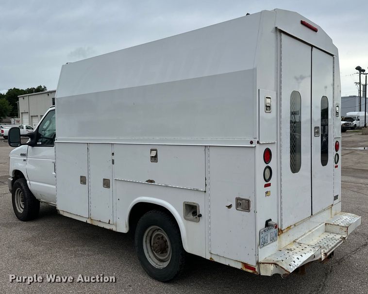 image for item NL9905 2011 Ford E350 Super Duty utility van