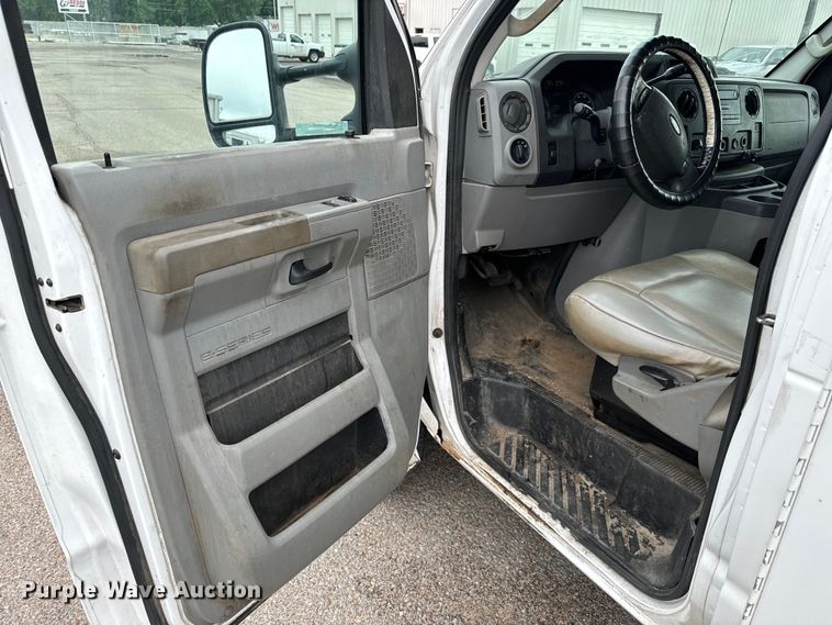 image for item NL9905 2011 Ford E350 Super Duty utility van