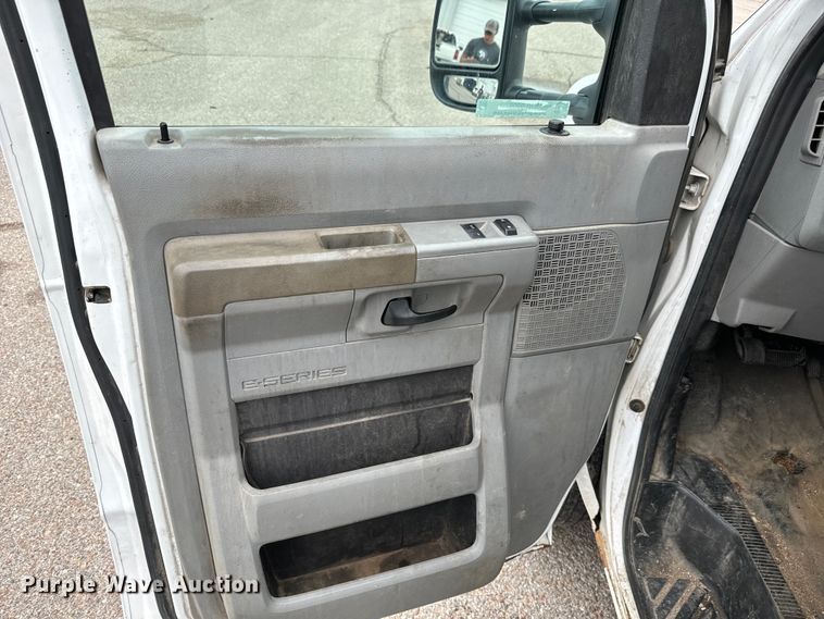 image for item NL9905 2011 Ford E350 Super Duty utility van