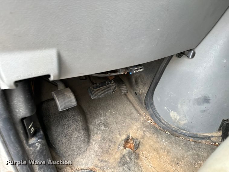 image for item NL9905 2011 Ford E350 Super Duty utility van