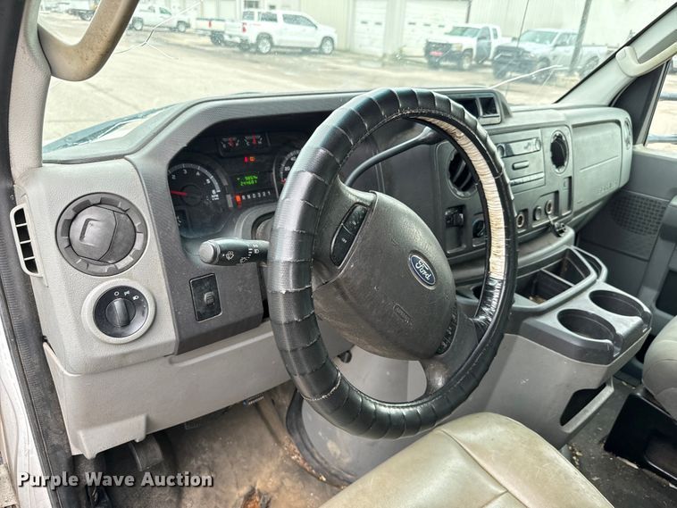 image for item NL9905 2011 Ford E350 Super Duty utility van