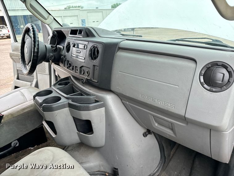 image for item NL9905 2011 Ford E350 Super Duty utility van