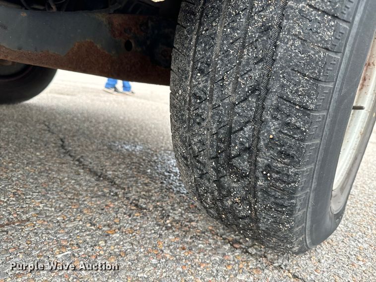 image for item NL9905 2011 Ford E350 Super Duty utility van