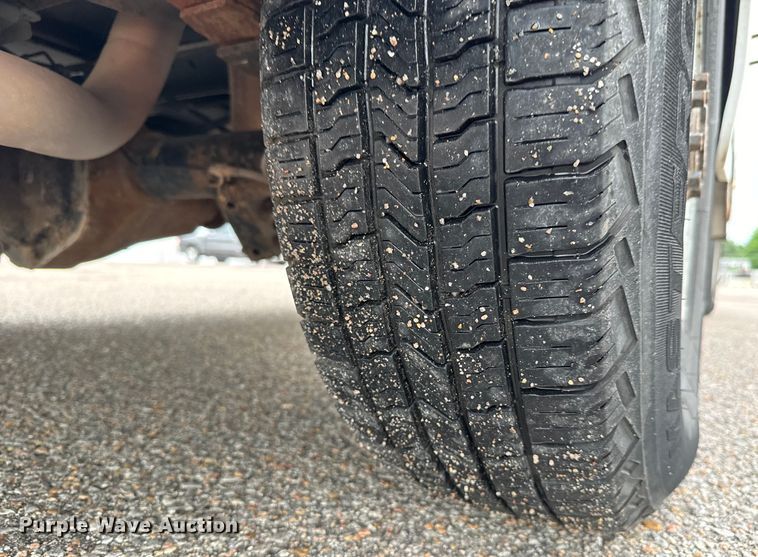 image for item NL9905 2011 Ford E350 Super Duty utility van