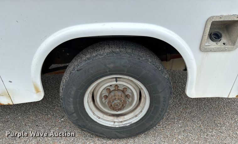 image for item NL9905 2011 Ford E350 Super Duty utility van