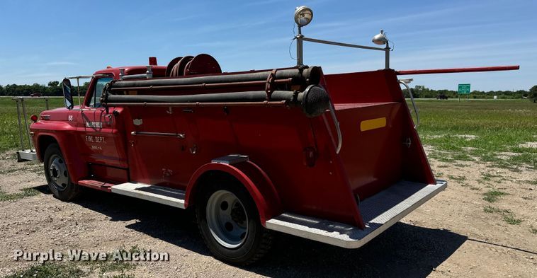 image for item NL9975 1972 Ford F600 pumper fire truck