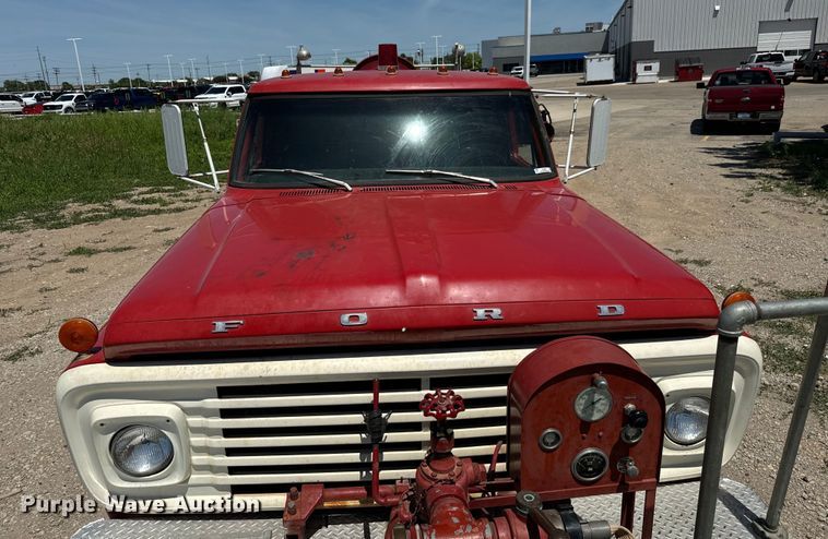 image for item NL9975 1972 Ford F600 pumper fire truck