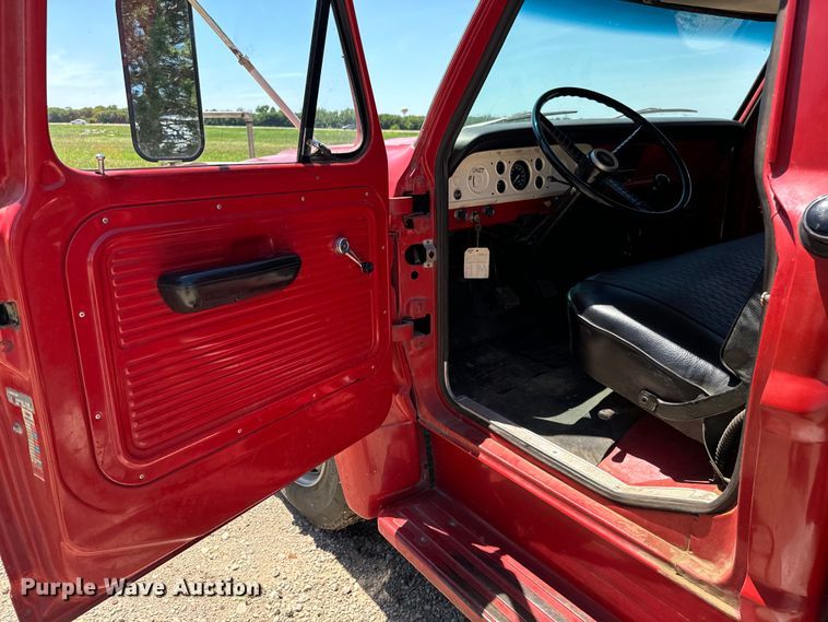 image for item NL9975 1972 Ford F600 pumper fire truck