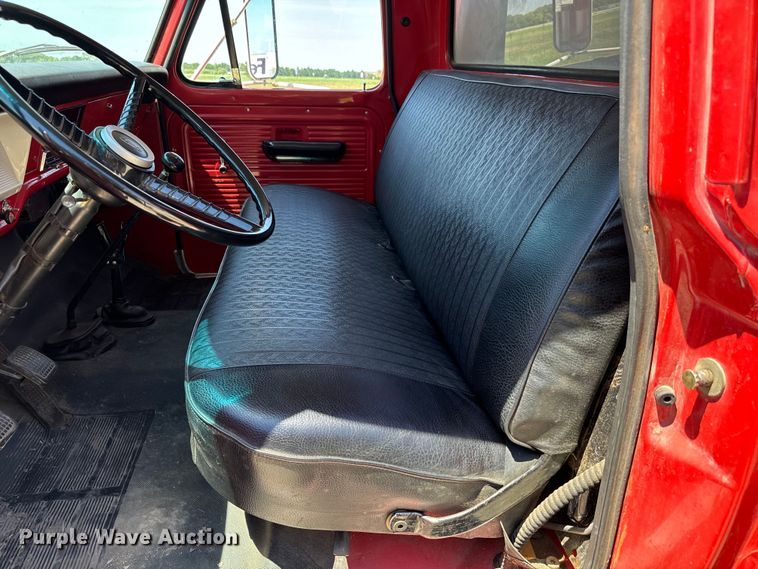 image for item NL9975 1972 Ford F600 pumper fire truck