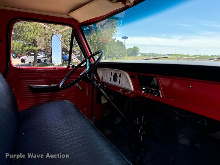 image for item NL9975 1972 Ford F600 pumper fire truck