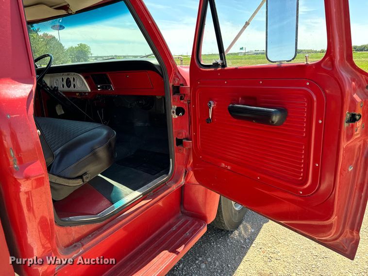 image for item NL9975 1972 Ford F600 pumper fire truck