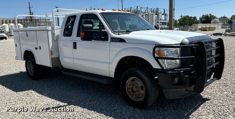 image for item NL9986 2016 Ford F350 Super Duty XL  SuperCab utility bed pickup truck