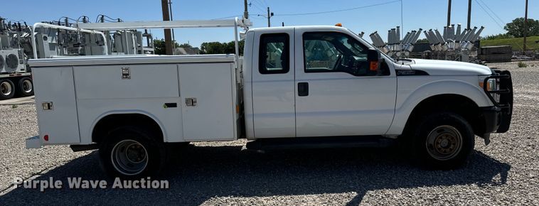 image for item NL9986 2016 Ford F350 Super Duty XL  SuperCab utility bed pickup truck