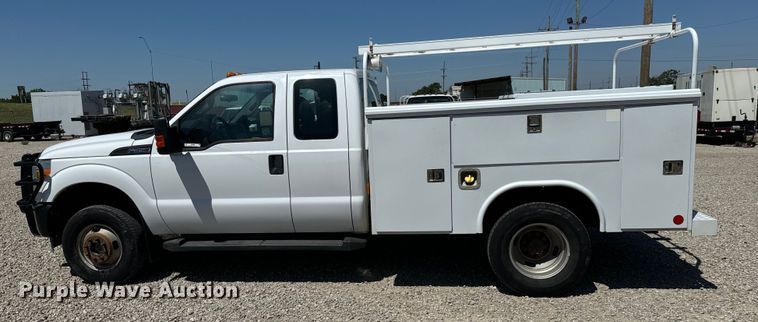 image for item NL9986 2016 Ford F350 Super Duty XL  SuperCab utility bed pickup truck
