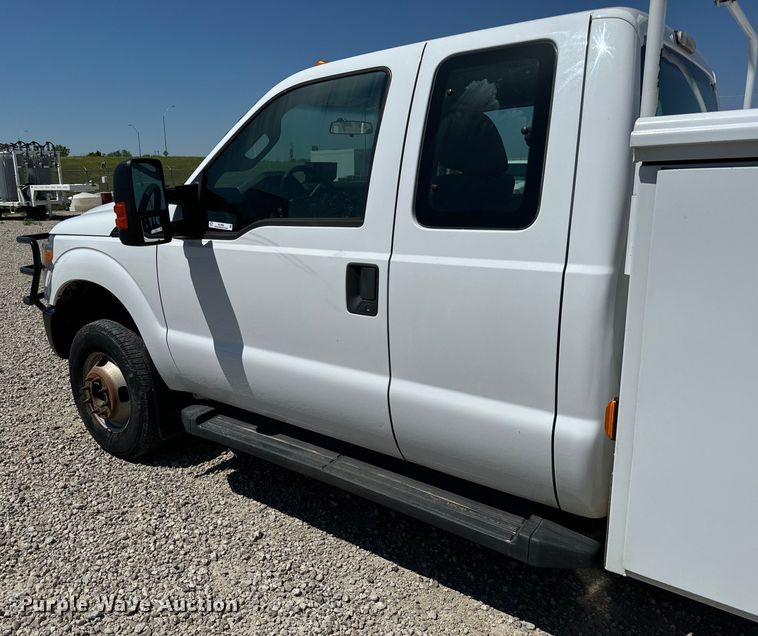 image for item NL9986 2016 Ford F350 Super Duty XL  SuperCab utility bed pickup truck