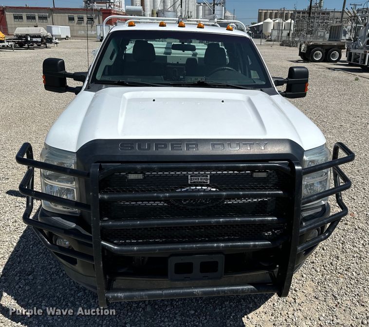 image for item NL9986 2016 Ford F350 Super Duty XL  SuperCab utility bed pickup truck