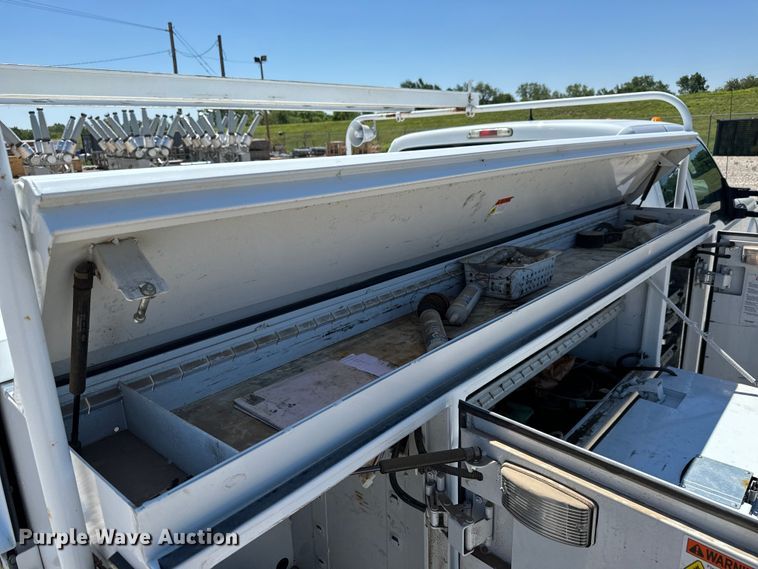 image for item NL9986 2016 Ford F350 Super Duty XL  SuperCab utility bed pickup truck