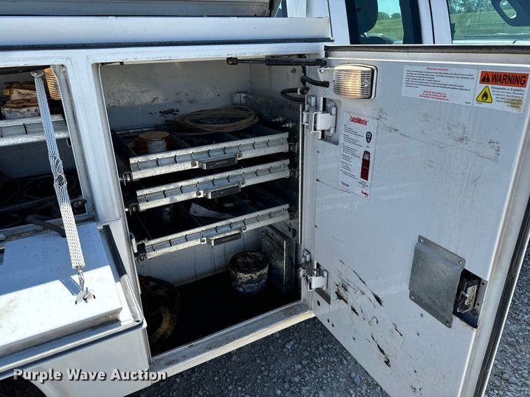 image for item NL9986 2016 Ford F350 Super Duty XL  SuperCab utility bed pickup truck