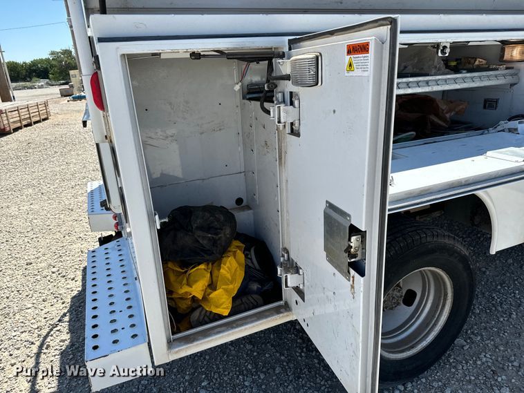 image for item NL9986 2016 Ford F350 Super Duty XL  SuperCab utility bed pickup truck