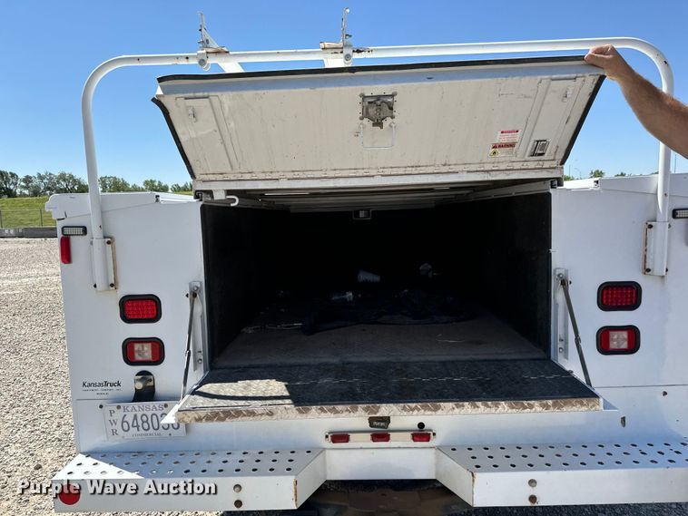 image for item NL9986 2016 Ford F350 Super Duty XL  SuperCab utility bed pickup truck