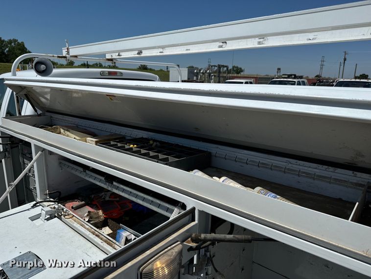 image for item NL9986 2016 Ford F350 Super Duty XL  SuperCab utility bed pickup truck