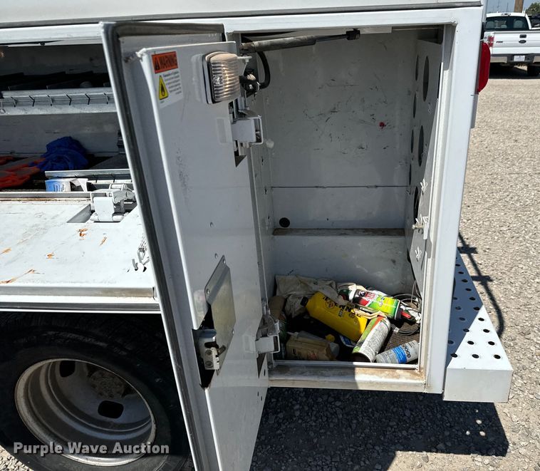 image for item NL9986 2016 Ford F350 Super Duty XL  SuperCab utility bed pickup truck