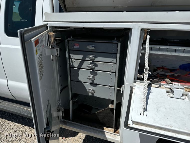 image for item NL9986 2016 Ford F350 Super Duty XL  SuperCab utility bed pickup truck