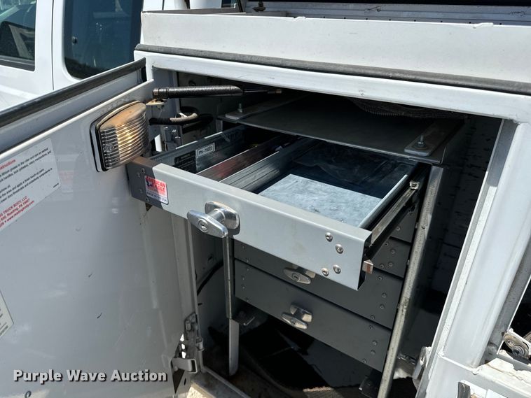 image for item NL9986 2016 Ford F350 Super Duty XL  SuperCab utility bed pickup truck