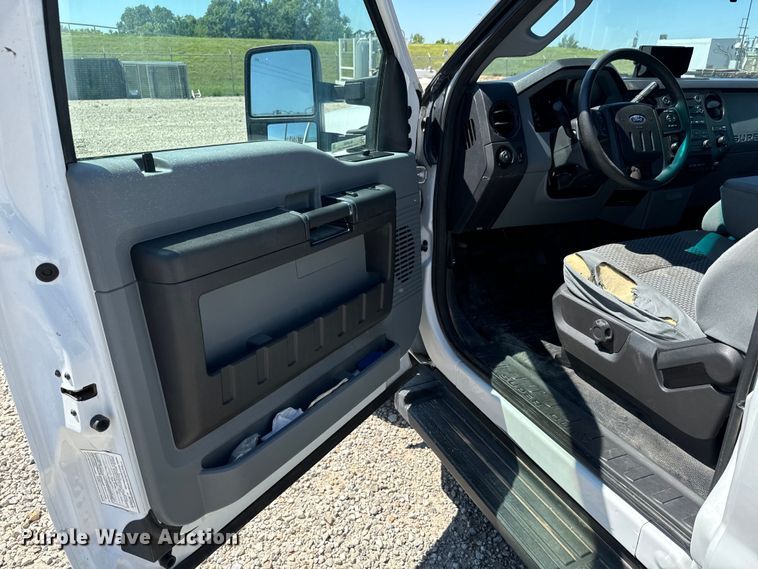 image for item NL9986 2016 Ford F350 Super Duty XL  SuperCab utility bed pickup truck