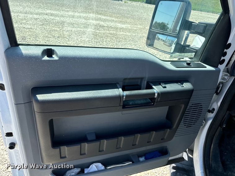 image for item NL9986 2016 Ford F350 Super Duty XL  SuperCab utility bed pickup truck