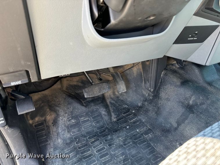 image for item NL9986 2016 Ford F350 Super Duty XL  SuperCab utility bed pickup truck