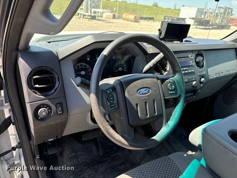 image for item NL9986 2016 Ford F350 Super Duty XL  SuperCab utility bed pickup truck