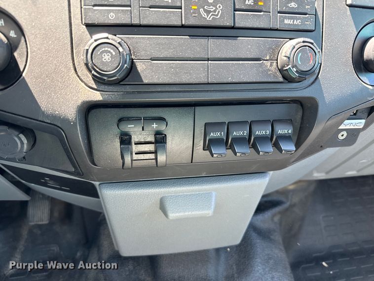 image for item NL9986 2016 Ford F350 Super Duty XL  SuperCab utility bed pickup truck