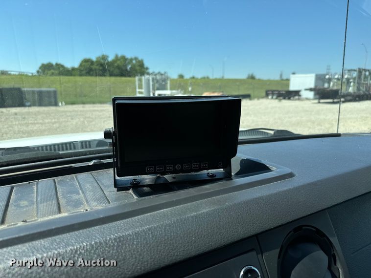 image for item NL9986 2016 Ford F350 Super Duty XL  SuperCab utility bed pickup truck