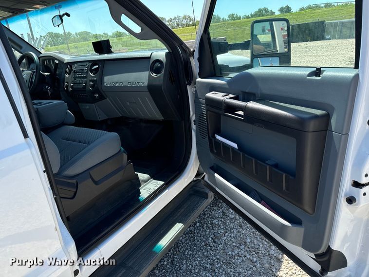 image for item NL9986 2016 Ford F350 Super Duty XL  SuperCab utility bed pickup truck