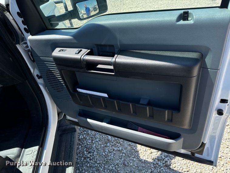 image for item NL9986 2016 Ford F350 Super Duty XL  SuperCab utility bed pickup truck