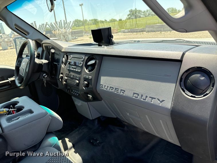 image for item NL9986 2016 Ford F350 Super Duty XL  SuperCab utility bed pickup truck