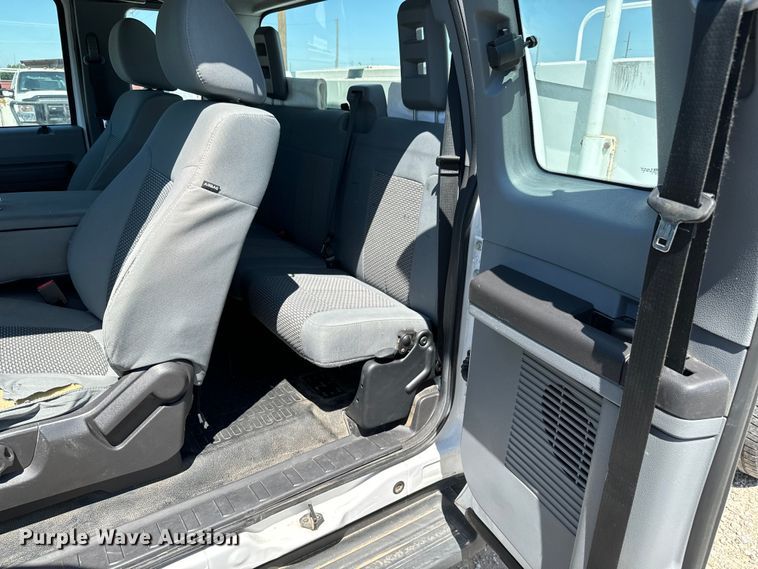 image for item NL9986 2016 Ford F350 Super Duty XL  SuperCab utility bed pickup truck