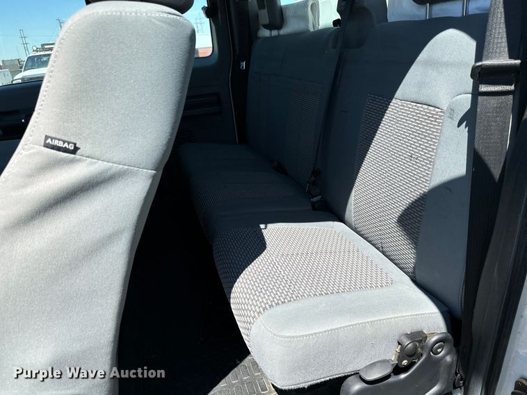 image for item NL9986 2016 Ford F350 Super Duty XL  SuperCab utility bed pickup truck