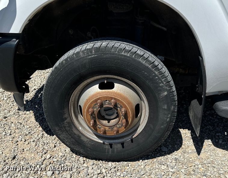 image for item NL9986 2016 Ford F350 Super Duty XL  SuperCab utility bed pickup truck