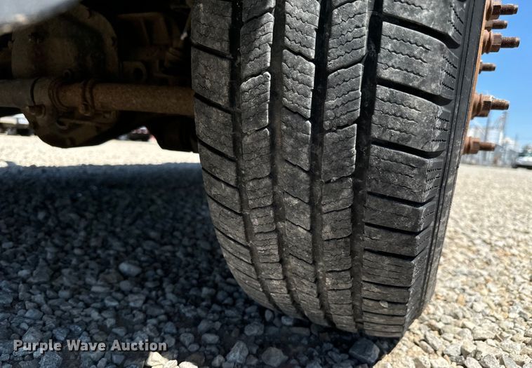 image for item NL9986 2016 Ford F350 Super Duty XL  SuperCab utility bed pickup truck