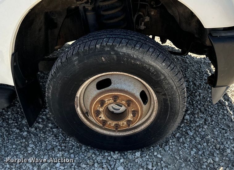 image for item NL9986 2016 Ford F350 Super Duty XL  SuperCab utility bed pickup truck